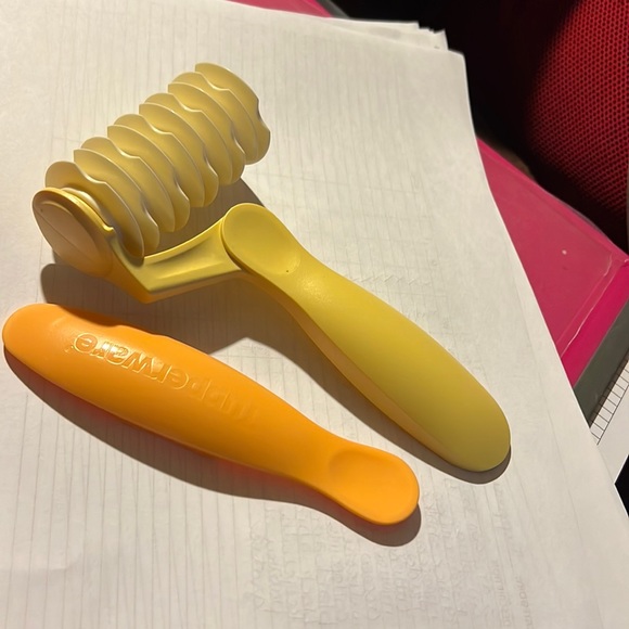 Tupperware pastry roller pasta cutter. RARE - Picture 1 of 5